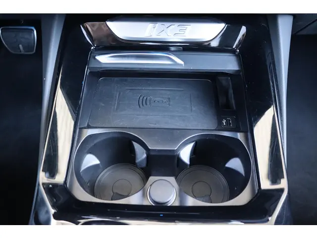 BMW iX3 High Executive 80 kWh 2023 Elektrisch 32