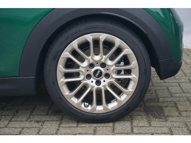 MINI 3-Deurs Cooper C 2024 Benzine 28