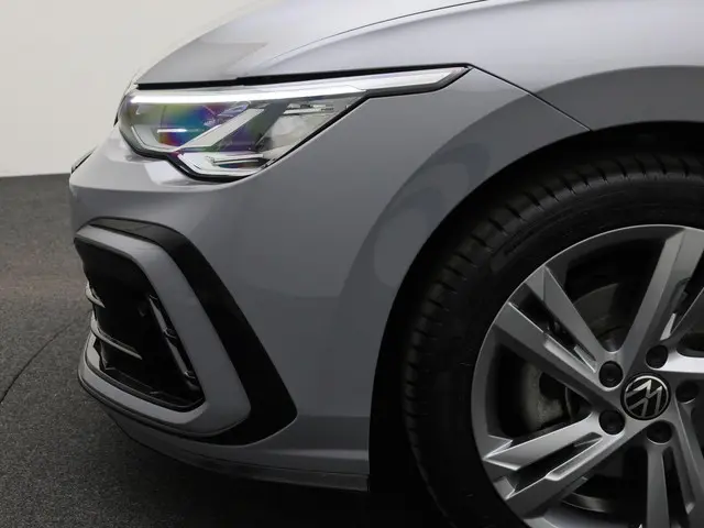 Volkswagen Golf 1.5 eTSI 130pk DSG R-Line 2024 Benzine 37