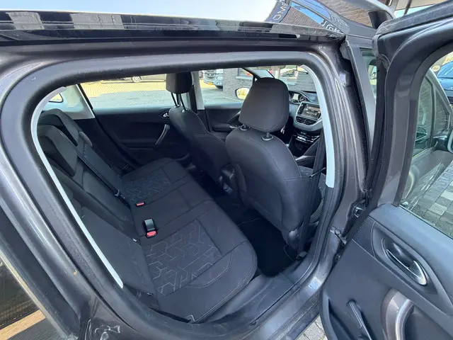 Peugeot 2008 1.2 PureTech Active 2015 Benzine 21