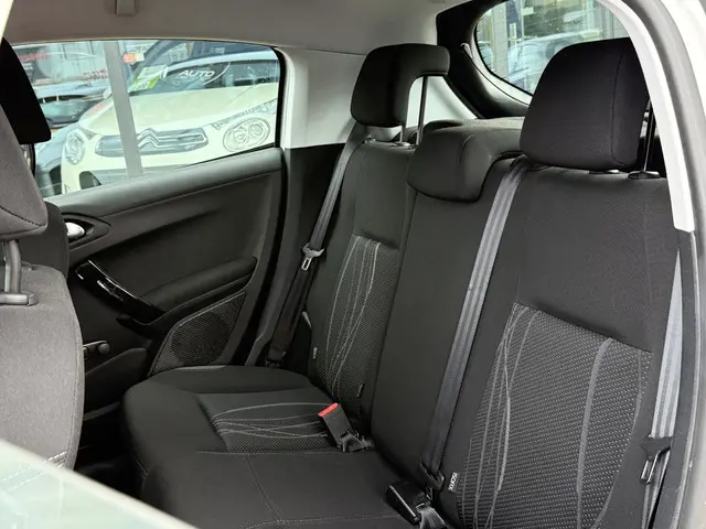 Peugeot 208 1.2 VTi Envy 2014 Benzine 11