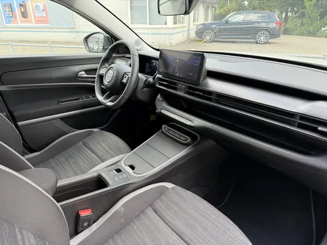 Jeep Avenger Longitude 54 kWh Aut. 2024 Elektrisch 14