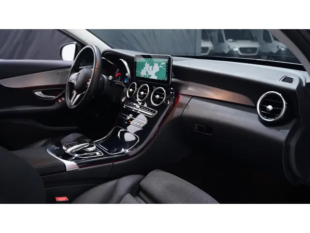 Mercedes-Benz C-Klasse 180 Avantgarde 2019 Benzine 36