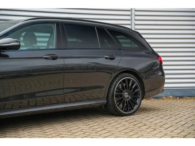 Mercedes-Benz E-Klasse E300 de 2022 Hybride Diesel 34