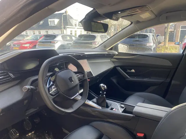 Peugeot 308 1.2 PureTech Allure Pack 2023 Benzine 4