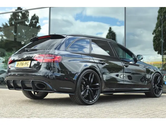 Audi RS4 2
