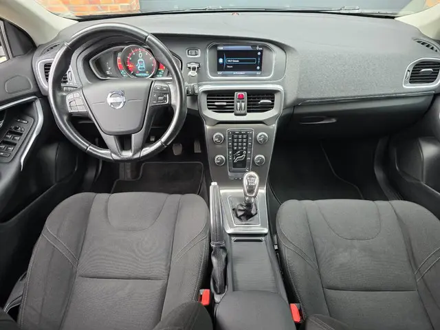 Volvo V40 Volvo v40 1.6 T2 Summum topstaat 2013 Benzine 8