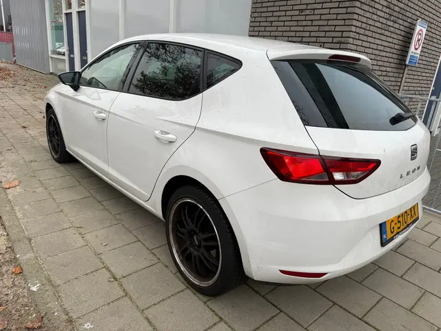 SEAT Leon 1.2 TSI Style FR | lichte schade 2013 Benzine 5