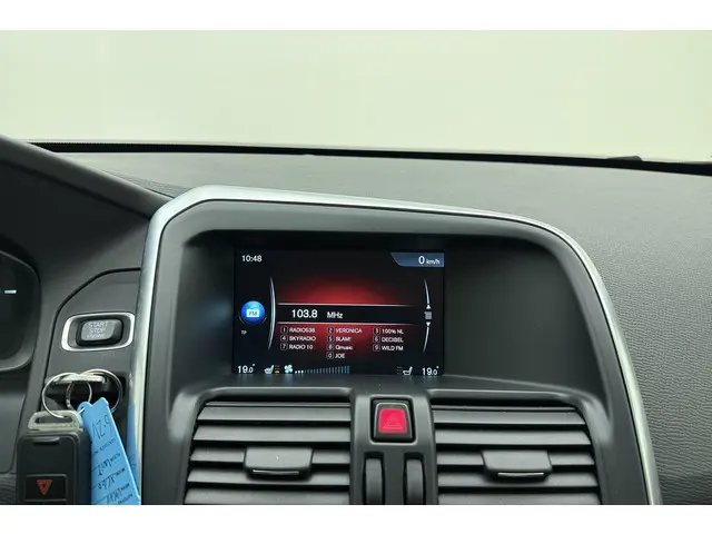 Volvo XC60 2.0 T5 FWD Ocean Race 2015 Benzine 24