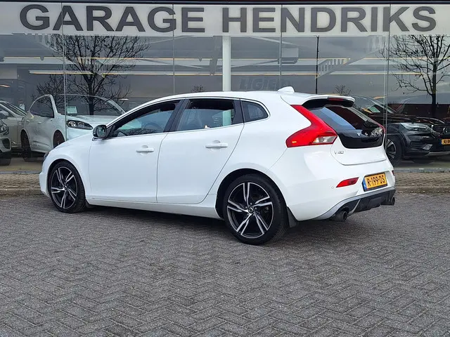 Volvo V40 1.6 T4 R-Design Automaat 2013 Benzine 12