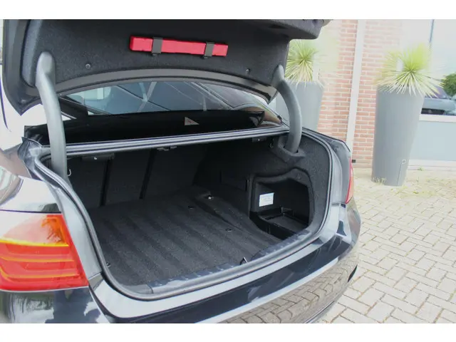 BMW 3 Serie 316i Executive 2013 Benzine 32
