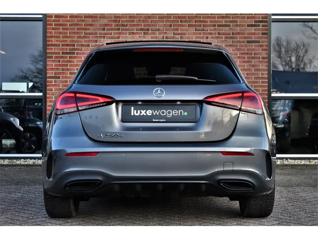 Mercedes-Benz A-Klasse 250 e AMG 2021 Hybride Benzine 8