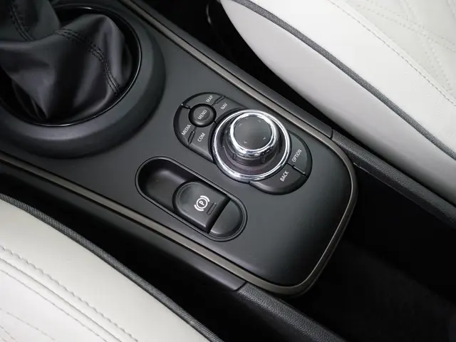 MINI Countryman Cooper SE ALL4 2022 Hybride Benzine 15