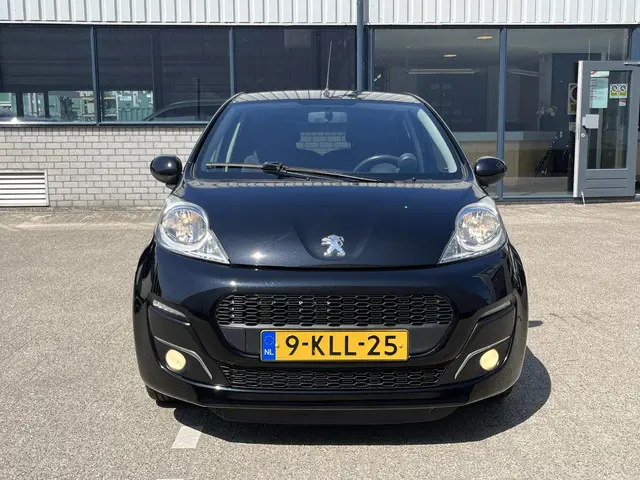 Peugeot 107 1.0 Black & Silver 2013 Benzine 36