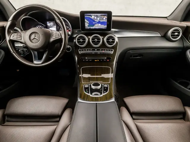 Mercedes-Benz GLC 250 4MATIC AMG Edition 1 2016 Benzine 6