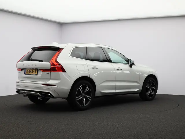 Volvo XC60 2.0 T4 R-Design 2019 Benzine 2