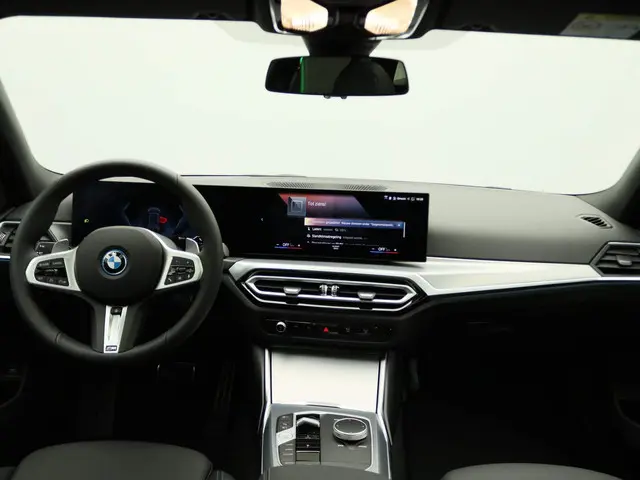 BMW 3 Serie Touring 320e 2024 Hybride Benzine 8