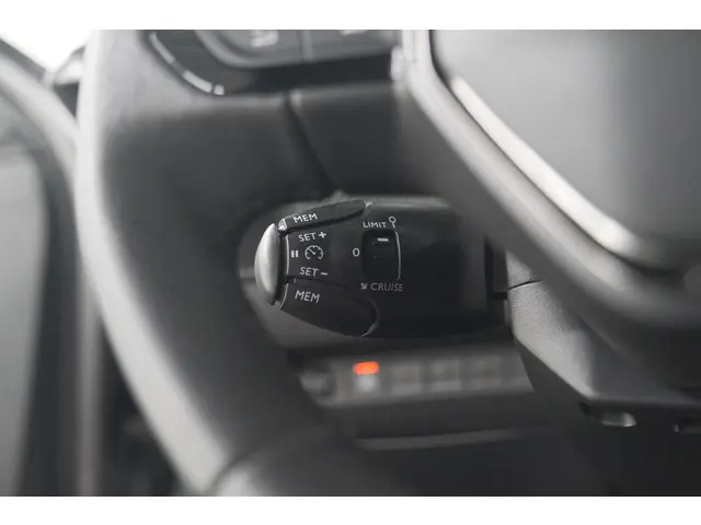 Peugeot 2008 PureTech 130 Active 2023 Benzine 34