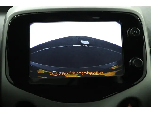 Toyota Aygo 1.0 VVT-i x-play 2015 Benzine 9