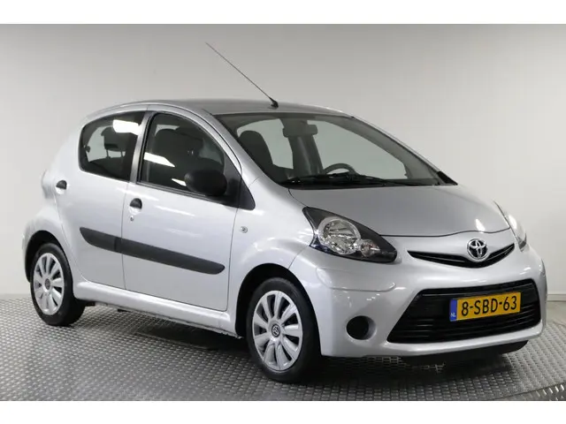 Toyota Aygo 1.0 VVT-i Now 2013 Benzine 20