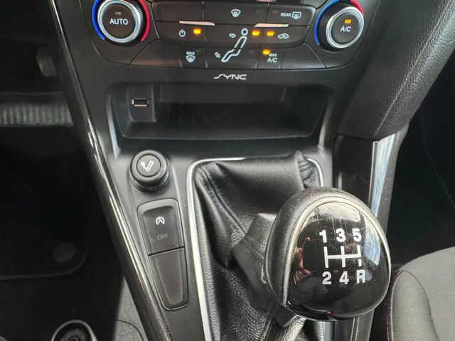 Ford Focus 1.0 Ambiente ST LINE!! 2015 Benzine 14