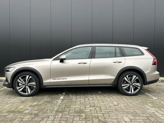 Volvo V60 Cross Country 2.0 B5 AWD Plus 2024 Benzine 5