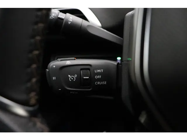 Peugeot 5008 1.2 Turbo GT 2023 Benzine 31