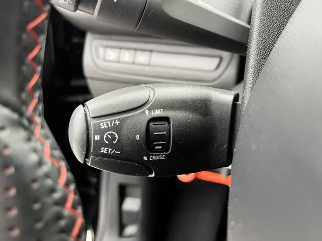 Peugeot 208 PureTech 110 GT-line 2017 Benzine 22