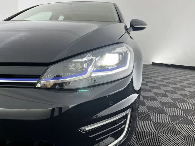 Volkswagen e-Golf {SOH-88%} 2019 Elektrisch 29