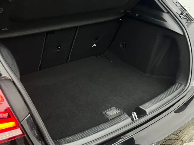 Mercedes-Benz A-Klasse 200 2019 Benzine 13