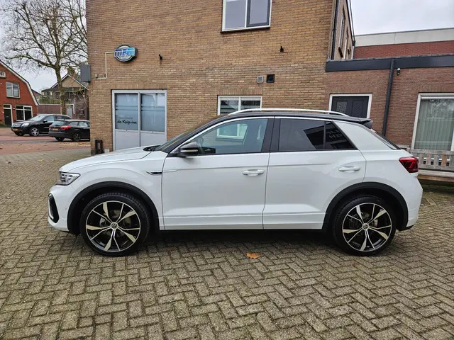 Volkswagen T-Roc 1.5 TSI R-Line Edition 2025 Benzine 2
