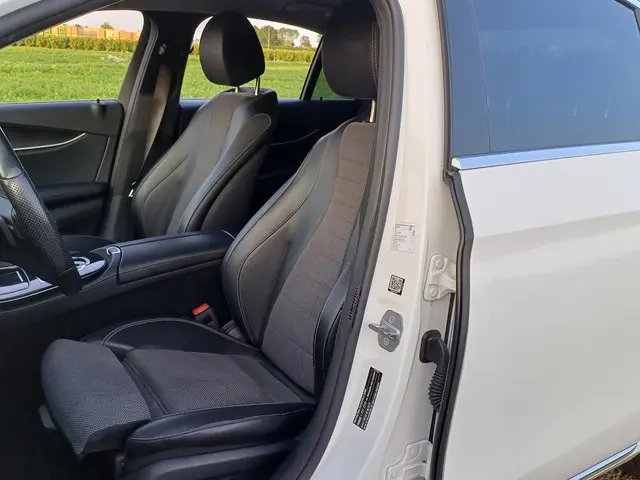 Mercedes-Benz E-Klasse 200 Premium 2017 Benzine 2
