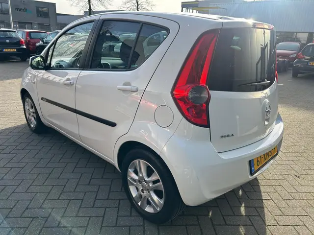 Opel Agila 1.2 Edition 2012 Benzine 7