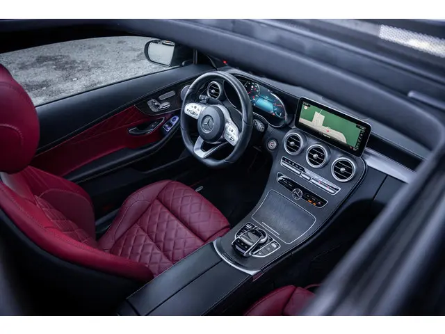 Mercedes-Benz C-Klasse Coupé 300 AMG 2019 Benzine 24