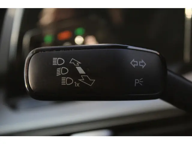 Volkswagen Golf 1.0 TSI Life Business 2022 Benzine 10