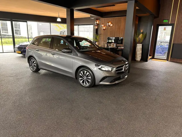 Mercedes-Benz B-Klasse 180 Business Line 2022 Benzine 6