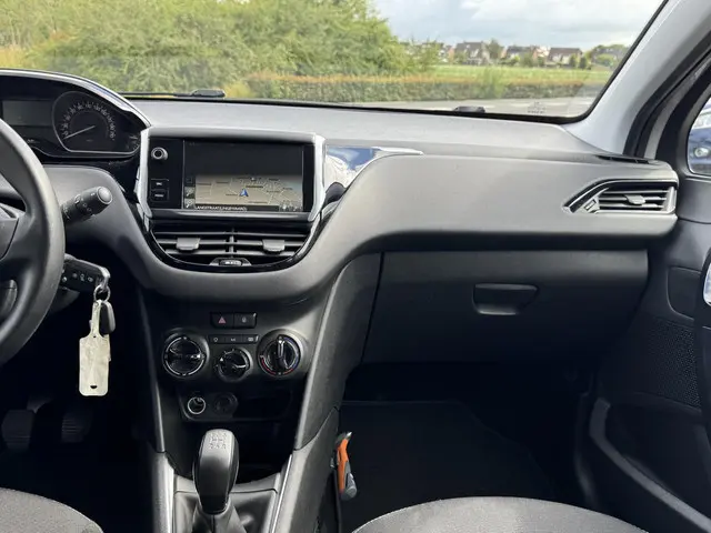 Peugeot 208 1.2 PureTech Blue Lion 2016 Benzine 23