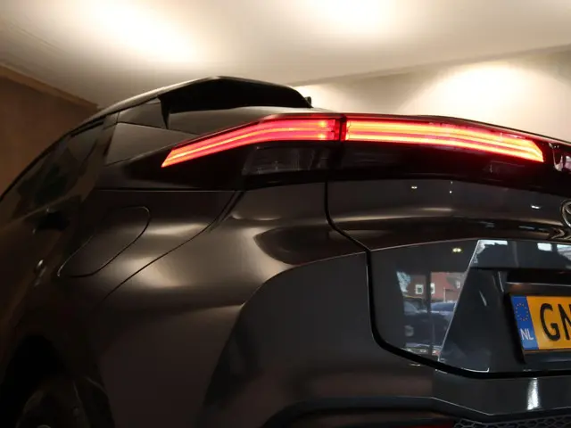 Toyota C-HR 1.8 Hybrid 140 Active 2024 Hybride Benzine 33