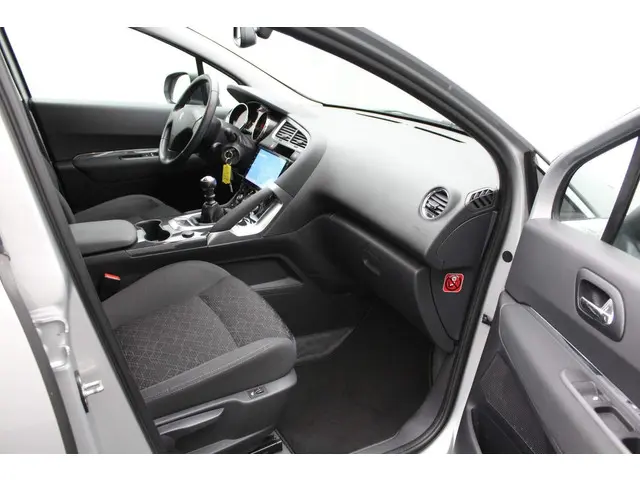Peugeot 3008 1.2 PureTech Style 2016 Benzine 17