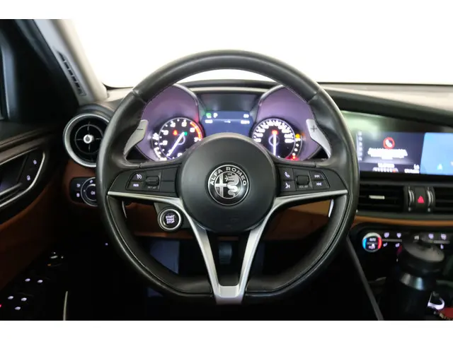 Alfa Romeo Giulia 2.0T Super 2017 Benzine 8