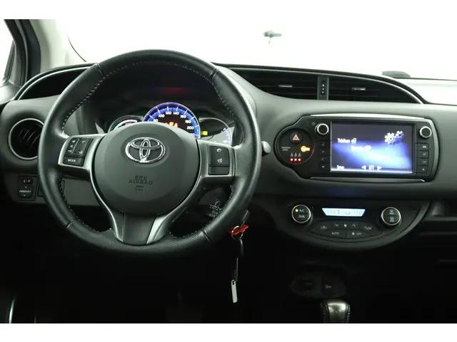Toyota Yaris 1.5 Hybrid Aspiration 2015 Hybride Benzine 51