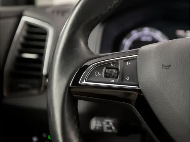 Škoda Karoq 1.0 TSI Sport Deluxe 2019 Benzine 19