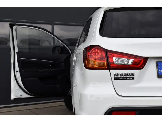 Mitsubishi ASX 1.6 Intense ClearTec 2012 Benzine 9