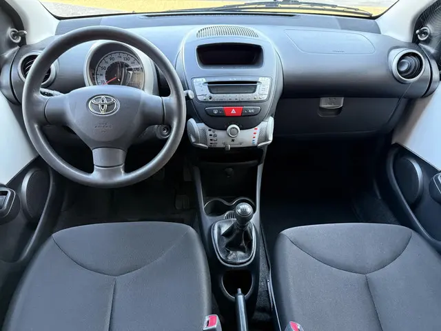 Toyota Aygo 1.0 VVT-i Now 2013 Benzine 11