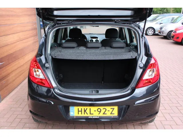 Opel Corsa 1.2-16V Berlin 2014 Benzine 11