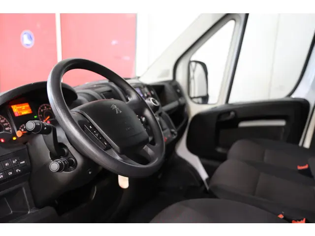 Peugeot Boxer 2.2 BlueHDi 140PK L4H3 2022 Diesel 8