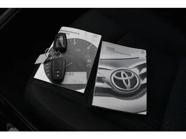 Toyota Prius 1.8 Black Edition 2018 Hybride Benzine 17