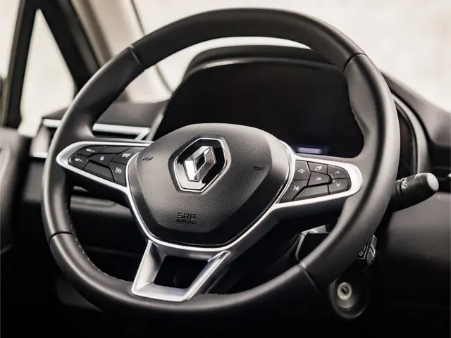 Renault Clio 1.0 TCe 90 Equilibre Sport 2022 Benzine 18