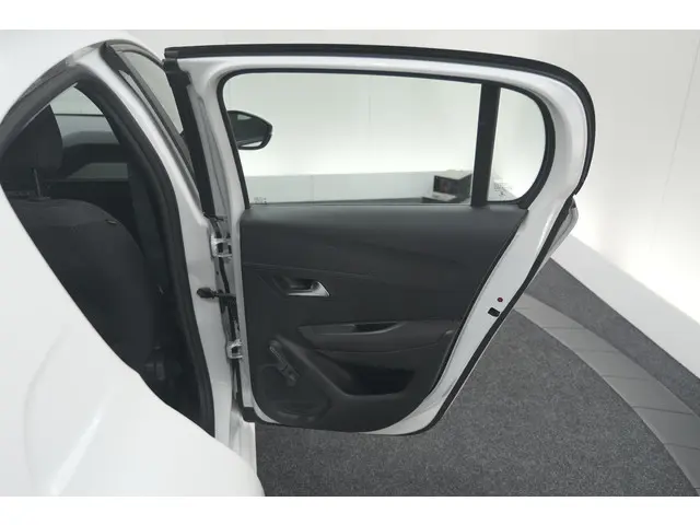Peugeot 208 PureTech 100 EAT8 Active 2020 Benzine 61