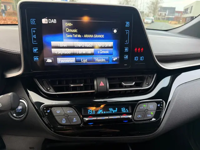 Toyota C-HR 1.2 Executive, Navigatie, Leer, 2016 Benzine 13